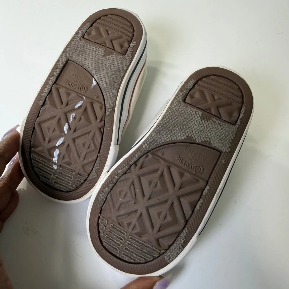 Converse Chuck Taylor All Star 2V Infant Size 6 Cream‎ Canvas Sneakers 769029F
